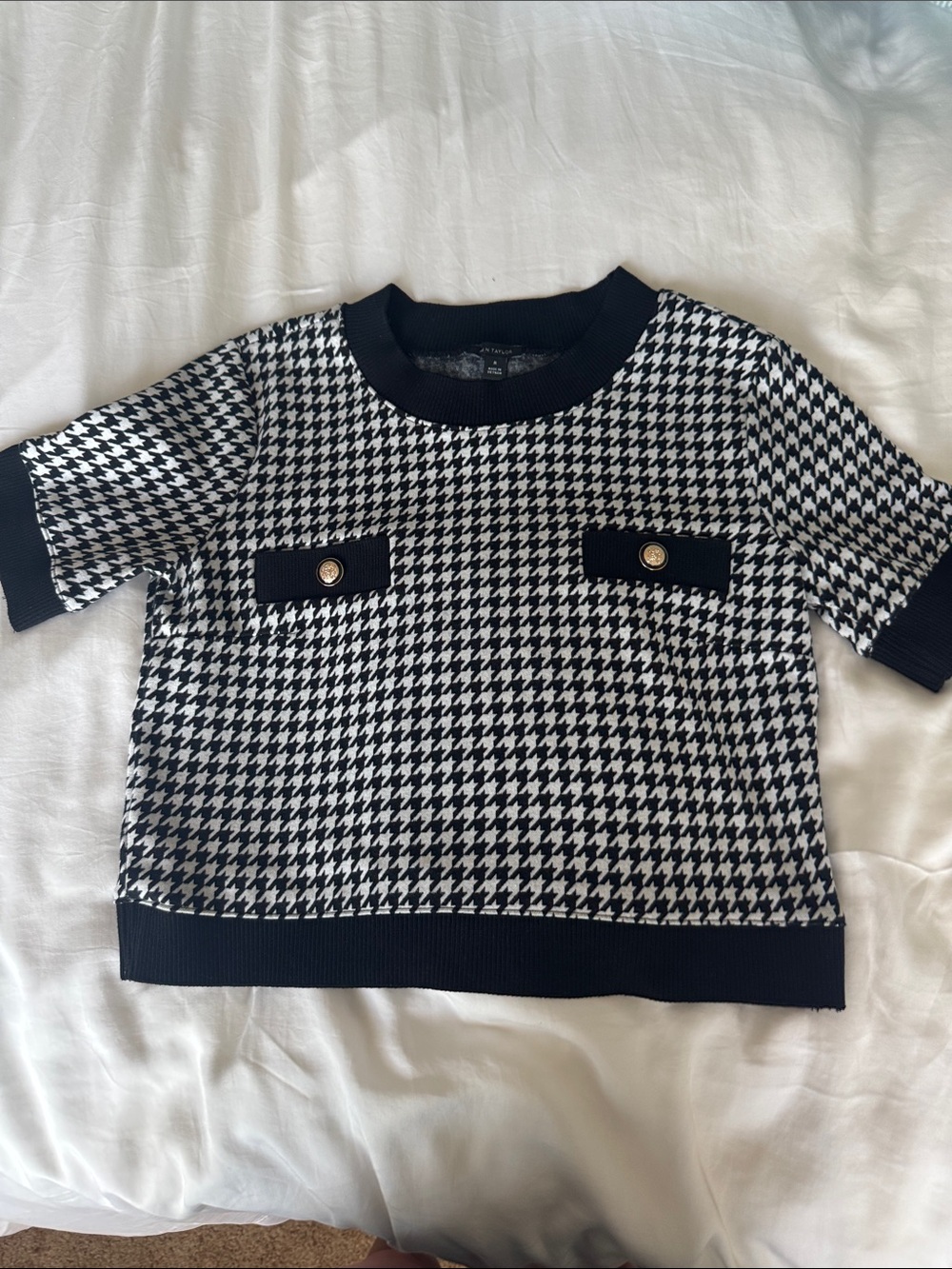 Ann Taylor Black and White Houndstooth Short Sleeve Sweater Top